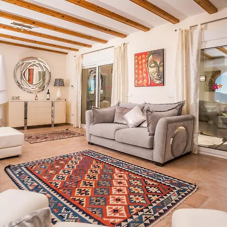 Joyza Javea